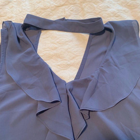 Super cute top with neck detail - Picture 2 of 2